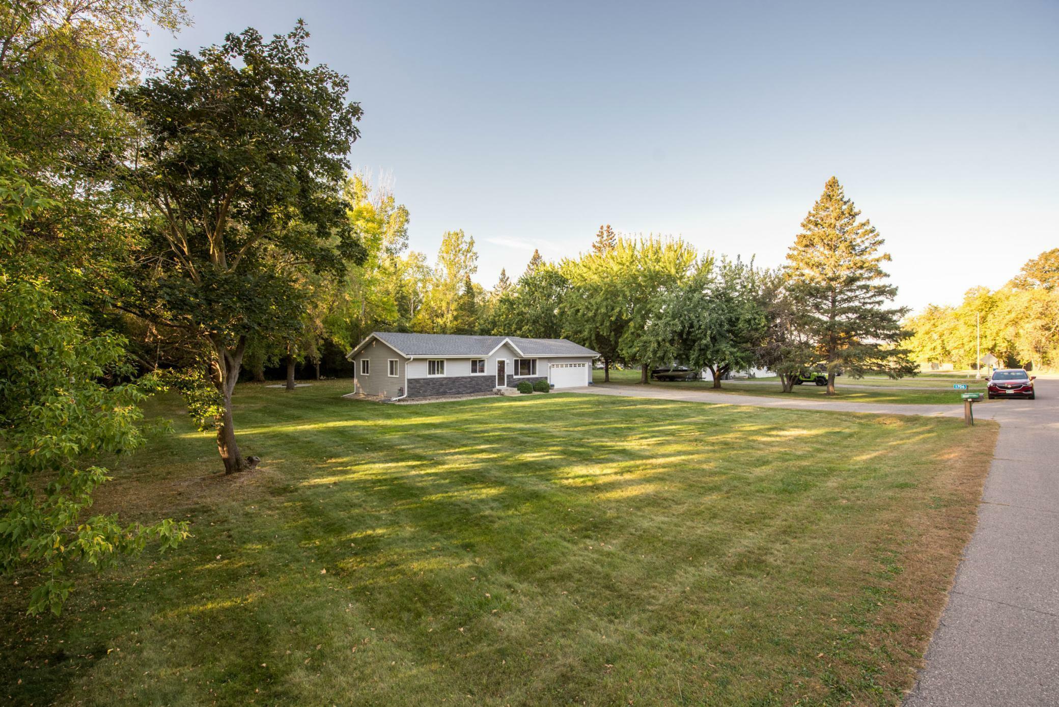 Property Photo:  1706 Oak Knoll Drive NE  MN 56308 