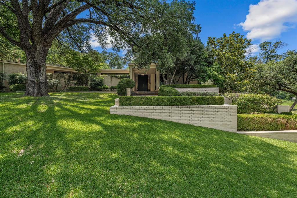 Property Photo:  2100 Indian Creek Drive  TX 76107 