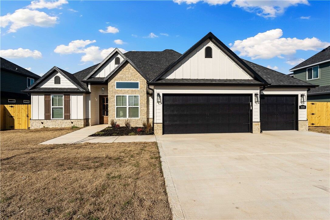 Property Photo:  1120 Red Maple Street  AR 72719 
