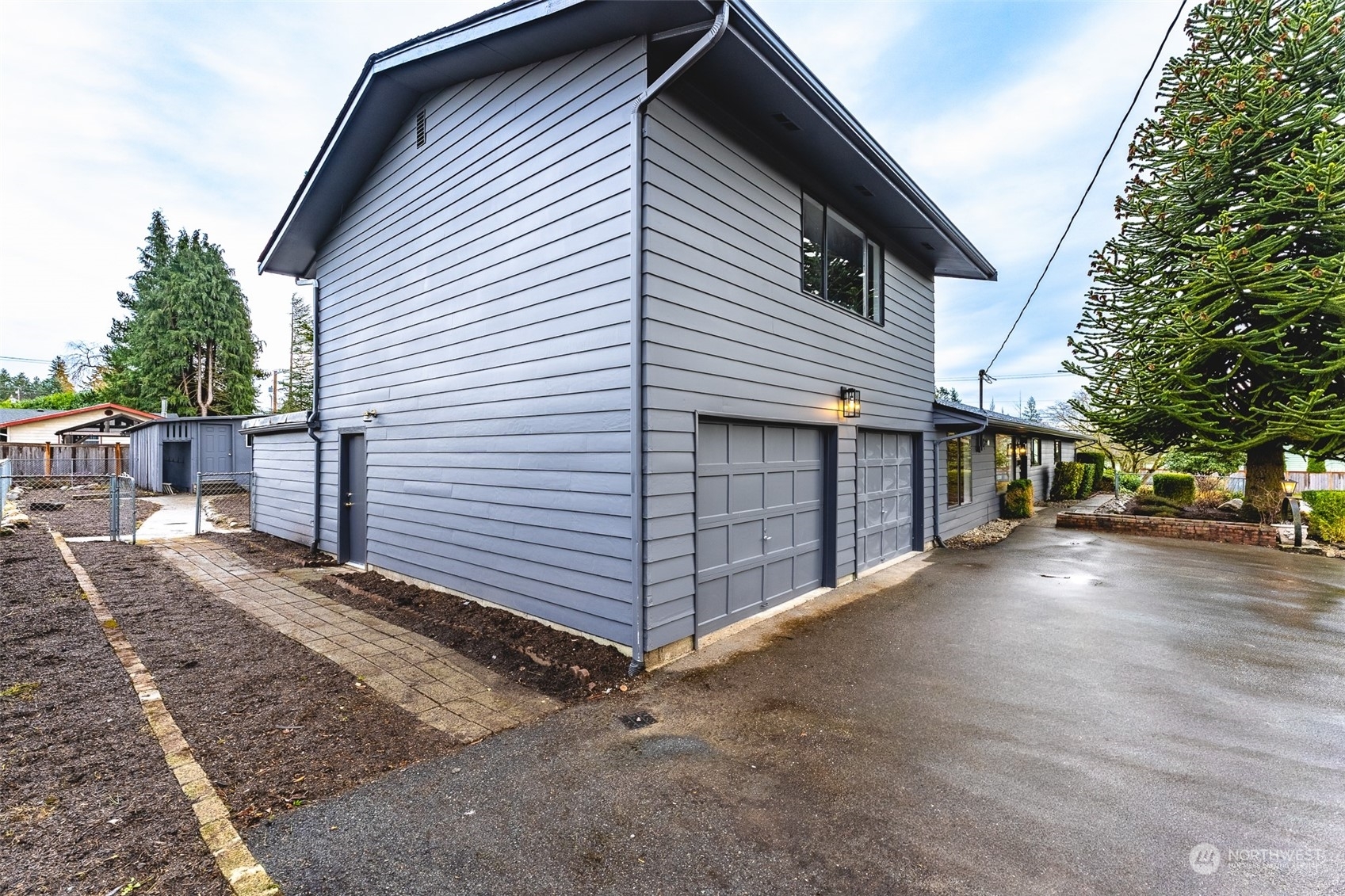 Property Photo:  1305  Lake View Avenue  WA 98290 