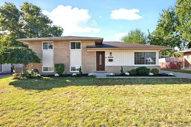 Property Photo:  34569 Blackfoot Street  MI 48185 