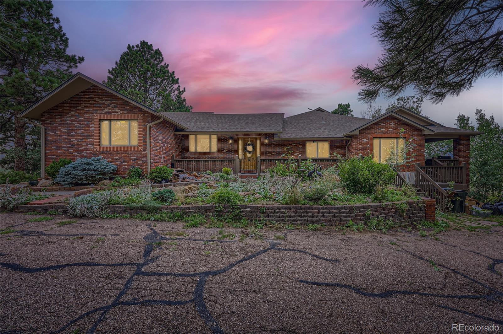 Property Photo:  
