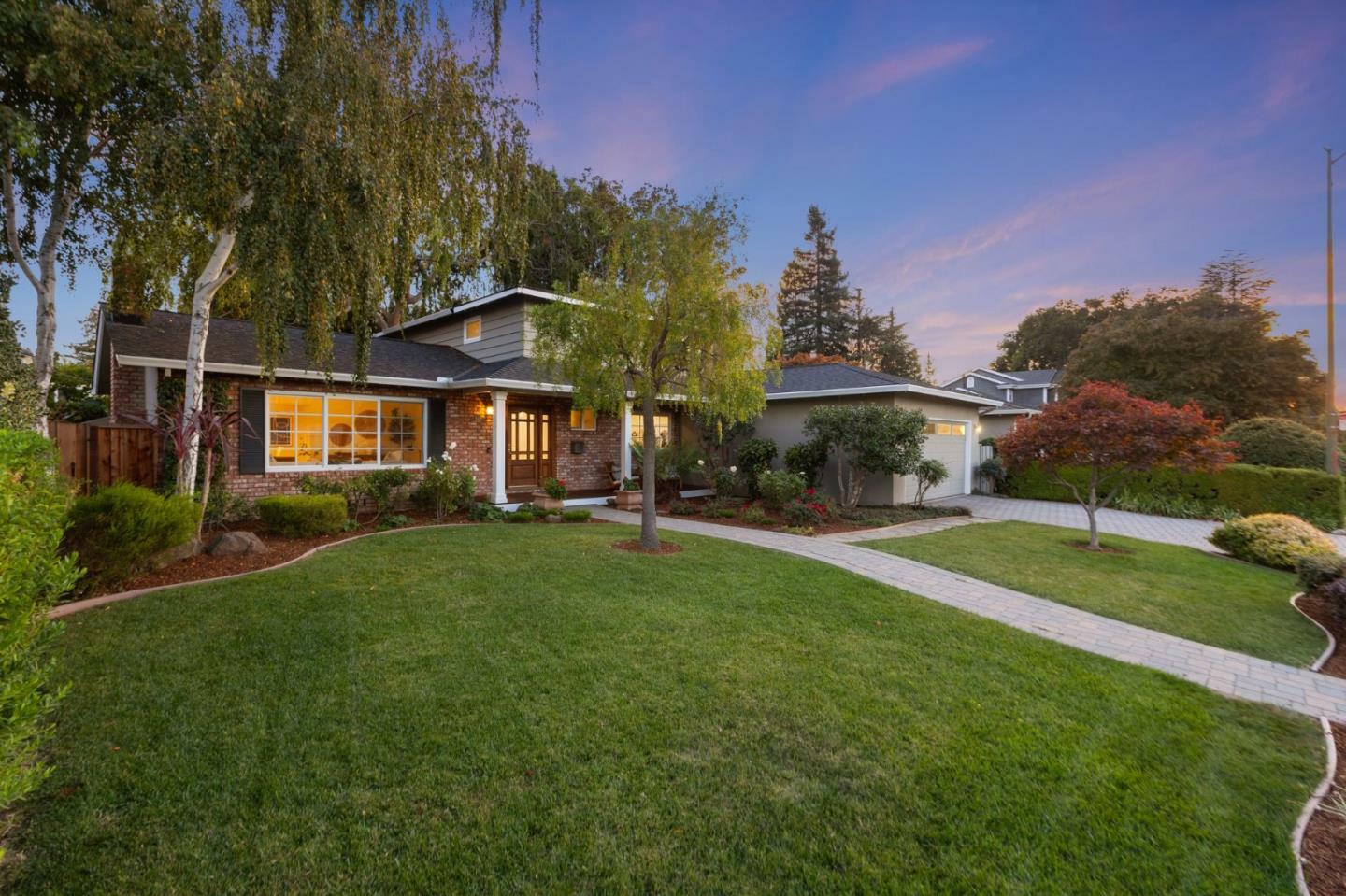 Property Photo:  143 Waverly Place  CA 94040 