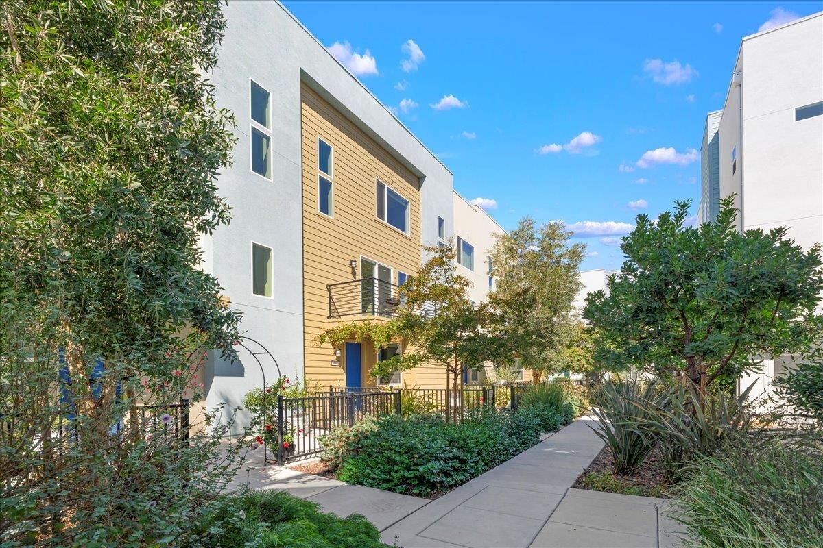 Property Photo: 2502 Fruit Ranch Loop CA 95133