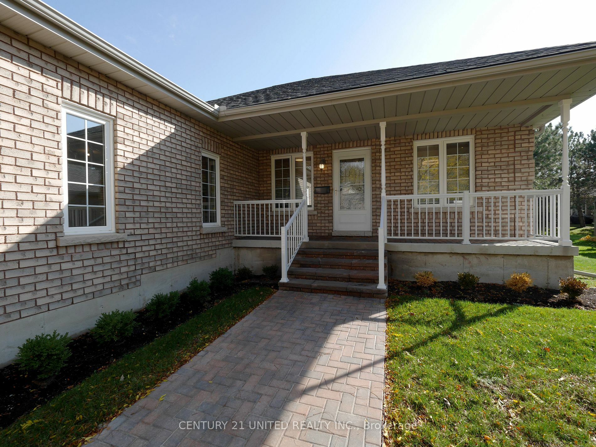 Property Photo:  300 Franmor Dr 6  ON K9H 7R1 