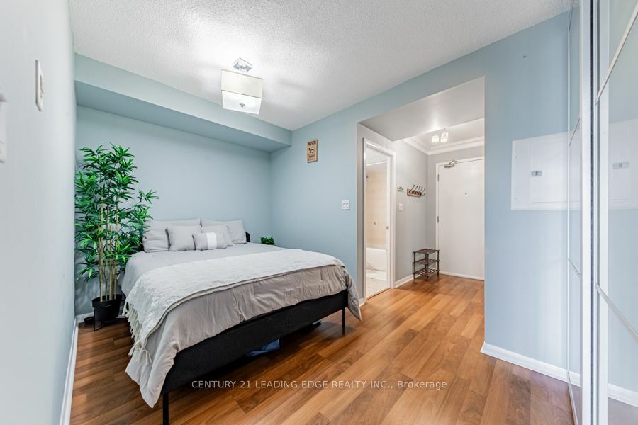 Property Photo:  2464 Weston Rd 305  ON M9N 0A2 