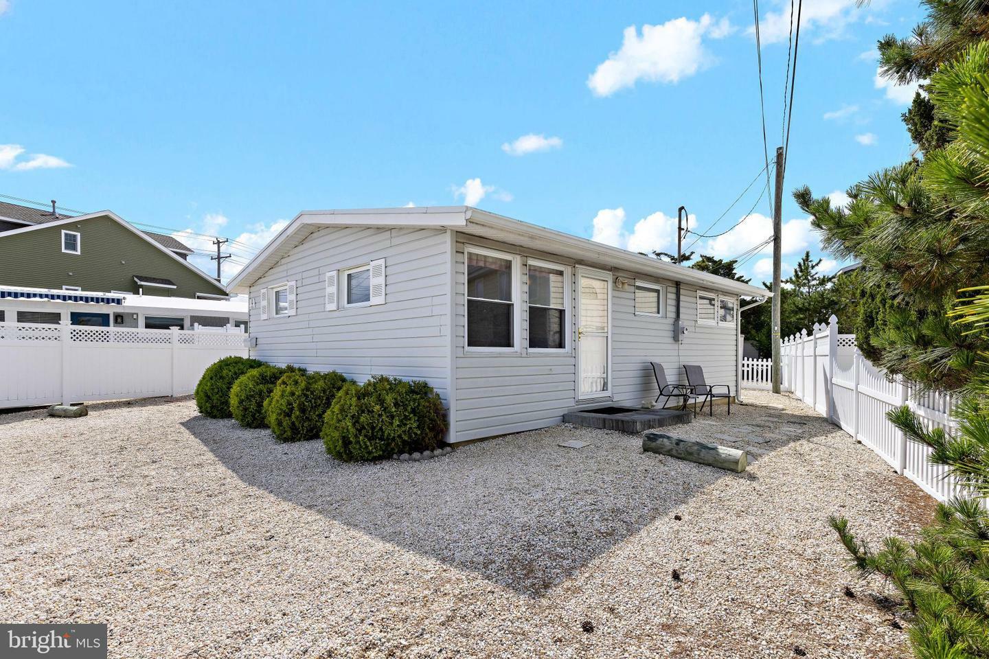 Property Photo:  4 W Kansas Avenue Unit 4A  NJ 08008 