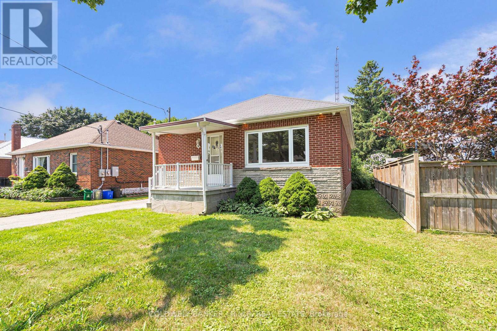 Property Photo:  34 Simpson Avenue  ON L1C 2H7 