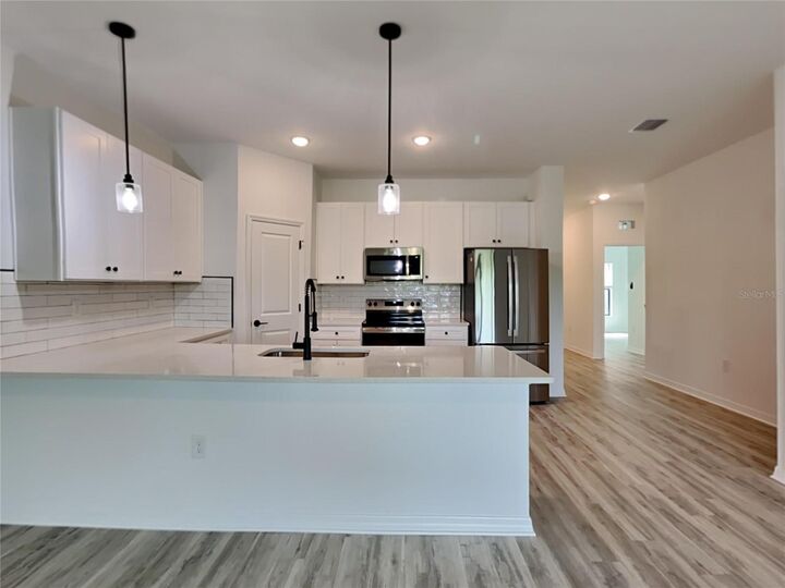 Property Photo: 1320 Rio De Janeiro Avenue FL 33983