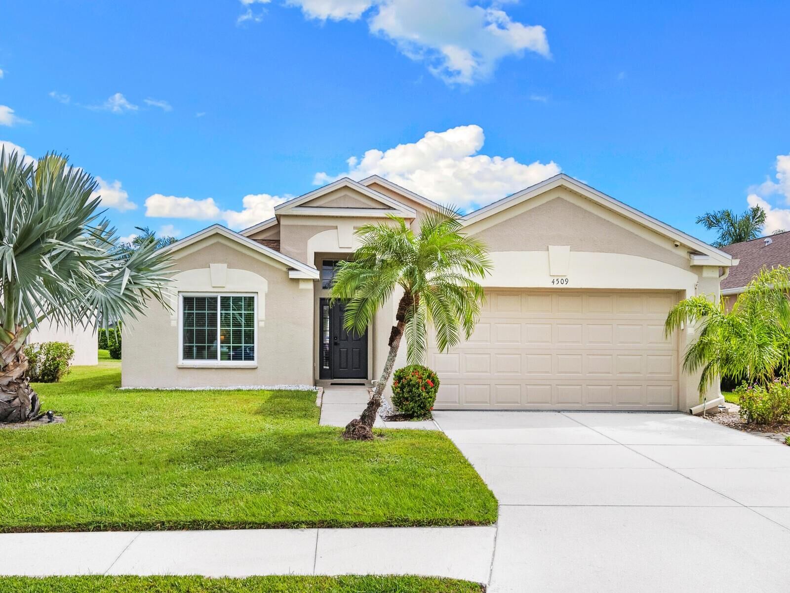Property Photo:  4509 Sanibel Way  FL 34203 