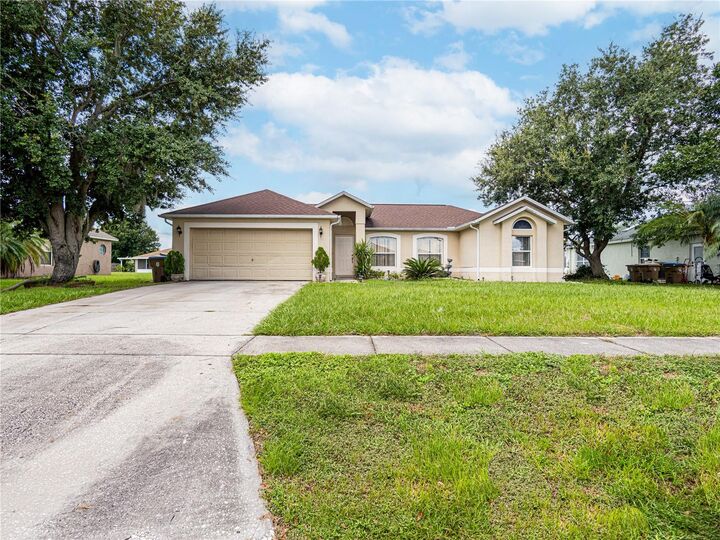 Property Photo:  2402 Lemberton Court  FL 34746 