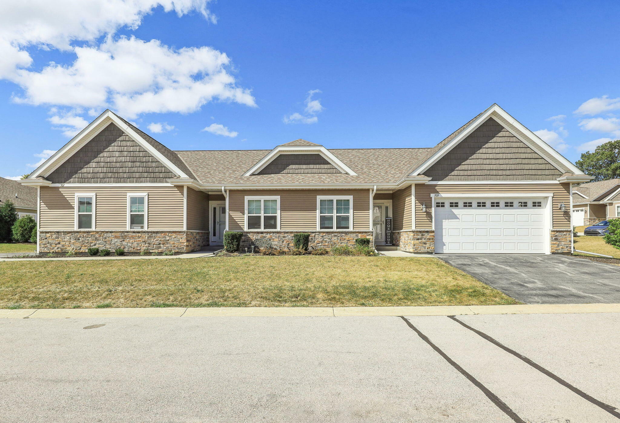 Property Photo:  709 Keystone Dr 903  WI 53189 