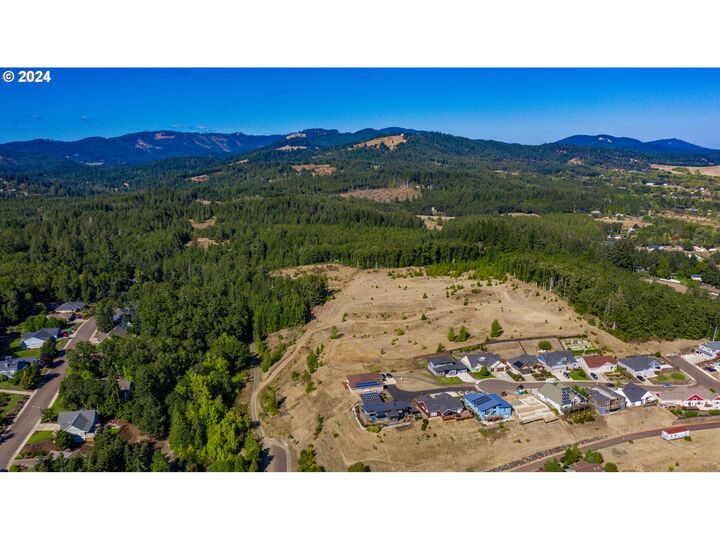 Property Photo: 609 Coastal View Dr (Lan OR 97370