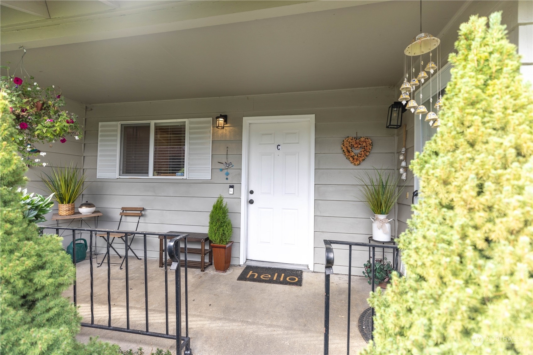 Property Photo: 12404 SE 272nd Place C WA 98030