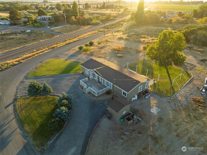 Property Photo:  698 S Canal Rd.  WA 99344 