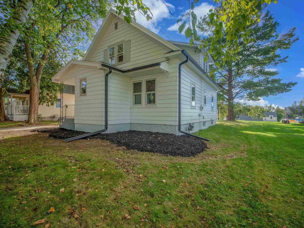 Property Photo:  506 Grove Street  WI 53916 