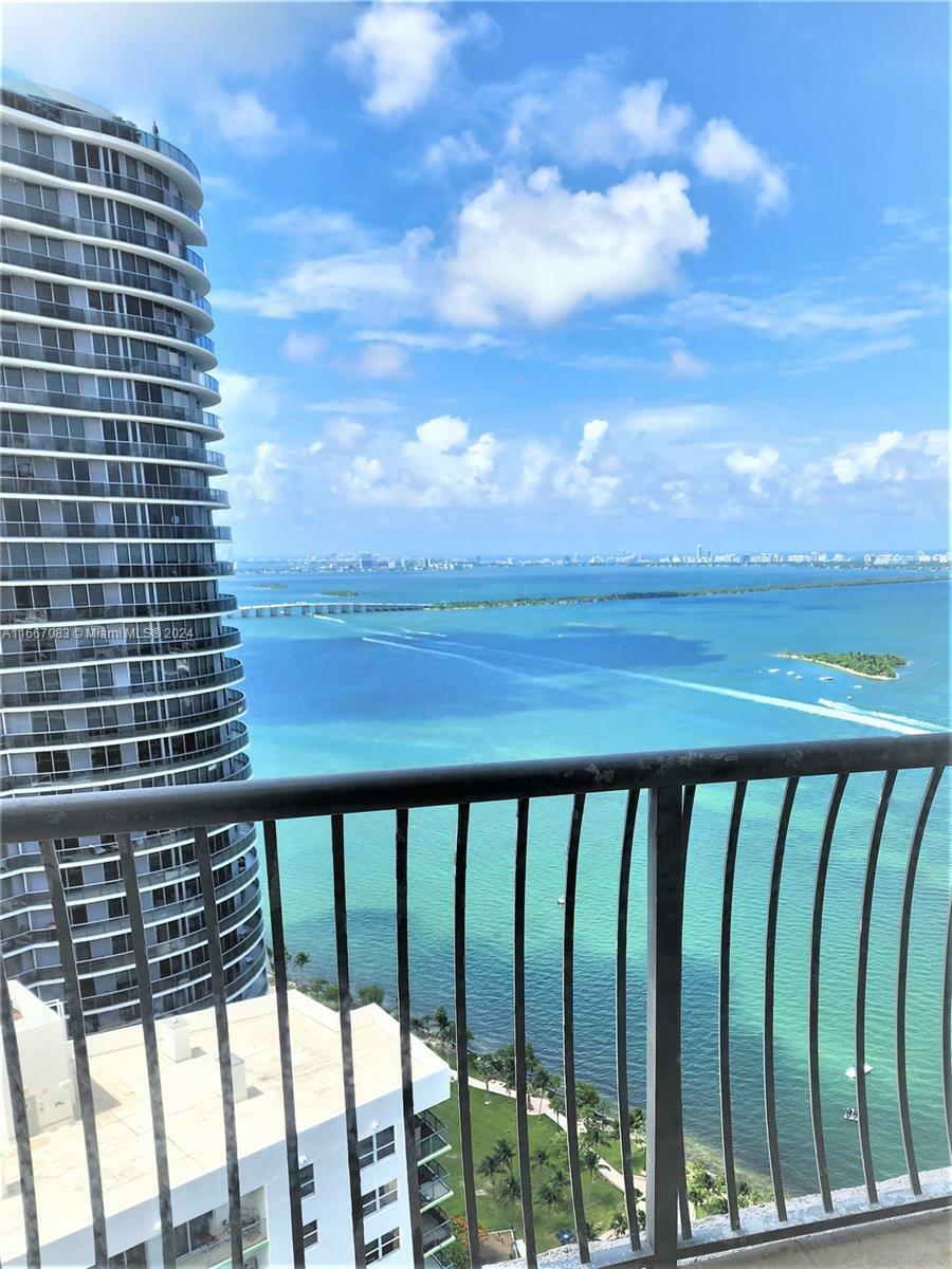 Property Photo:  1750 N Bayshore Dr 4703  FL 33132 