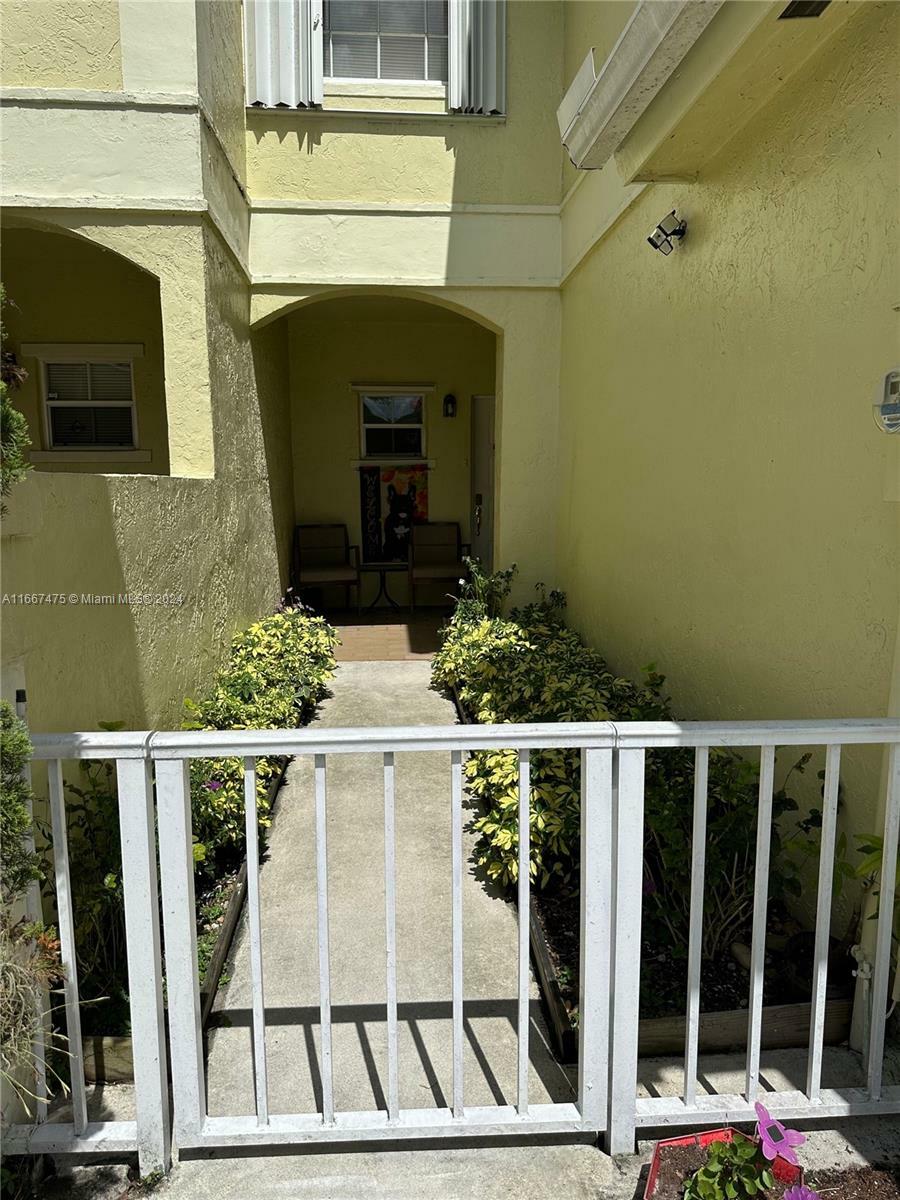 Property Photo:  11827 SW 99th Ln 11827  FL 33186 