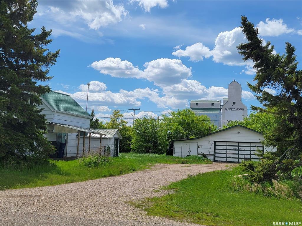 19 Railway Avenue  Delmas SK S0M 0P0 photo