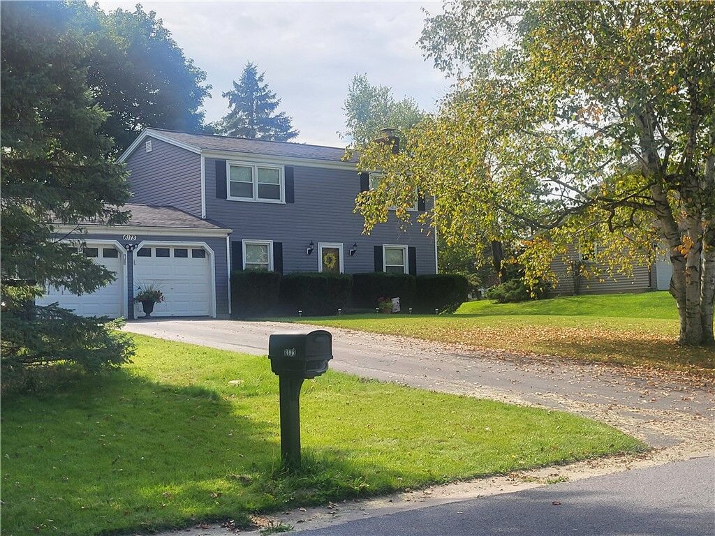 Property Photo:  