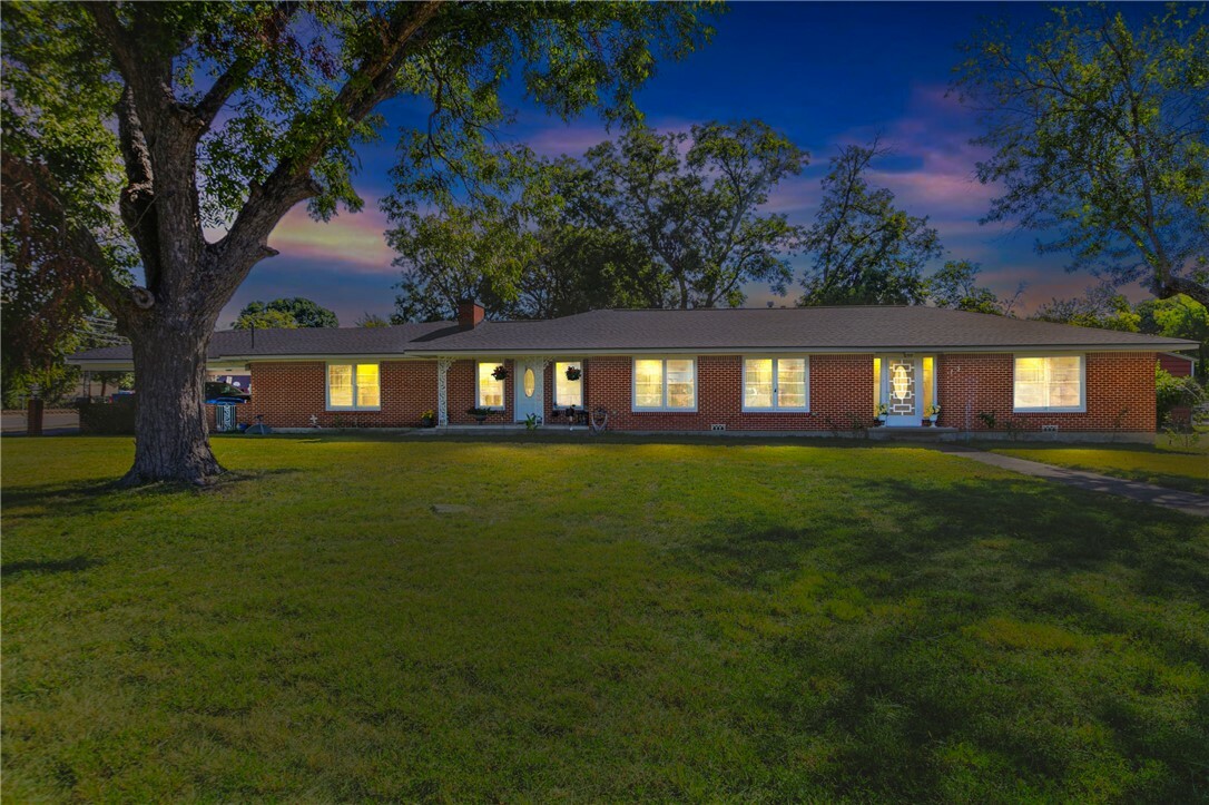 Property Photo:  1501 N Old Robinson Road  TX 76706 