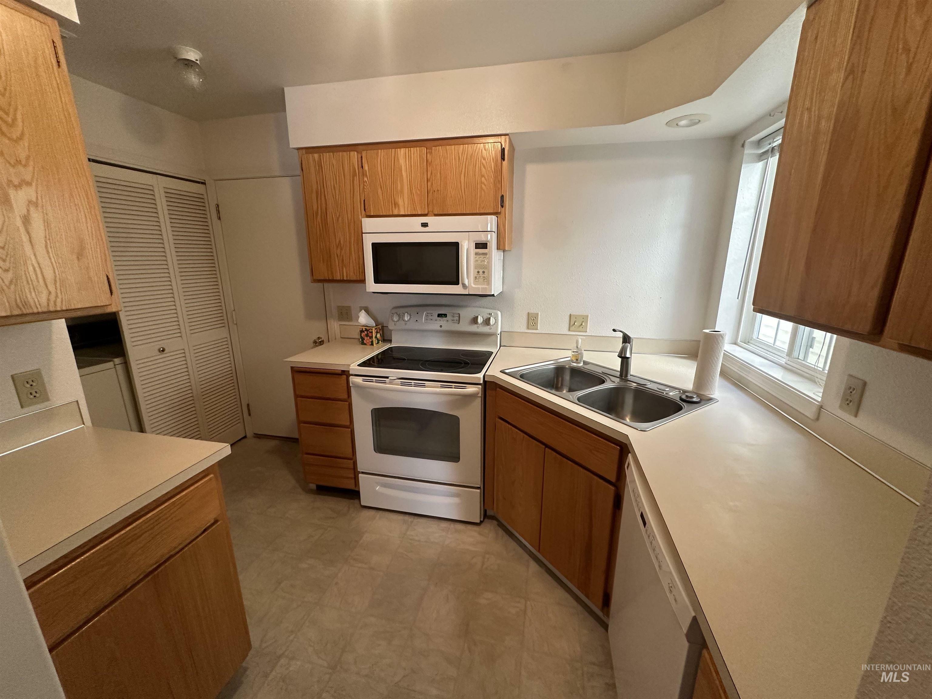 Property Photo:  3213 5th Street H  ID 83501 