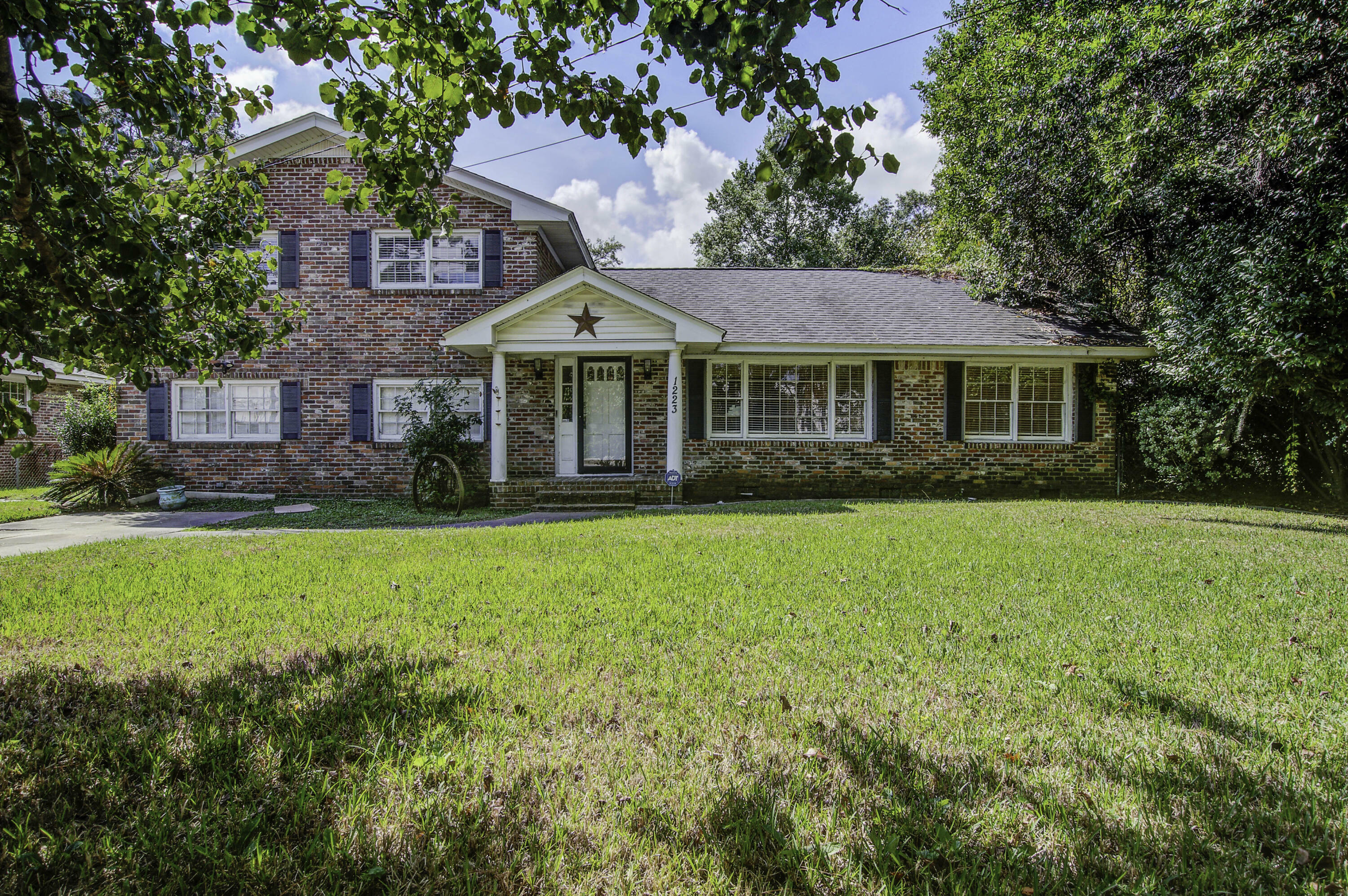 Property Photo:  1223 Charlestowne Drive  SC 29407 