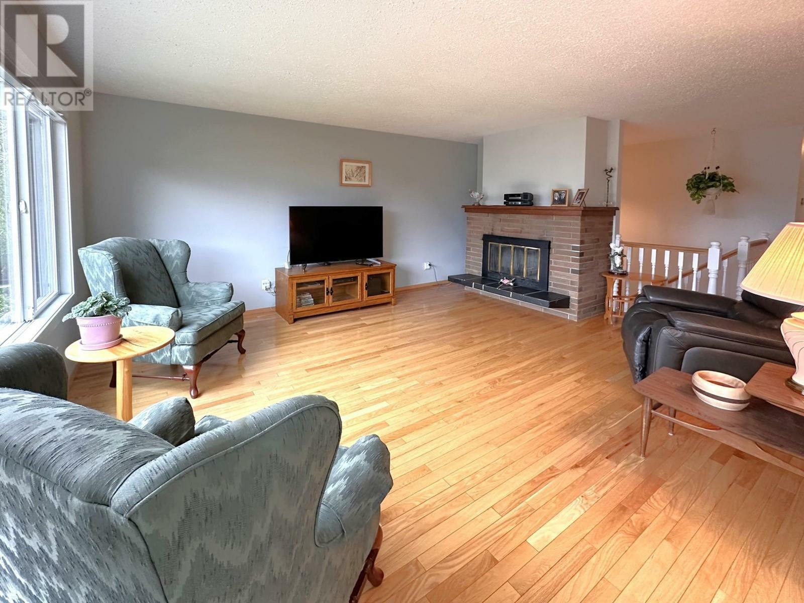 Property Photo:  1590 Griffin Terrace  BC V2B 7R6 