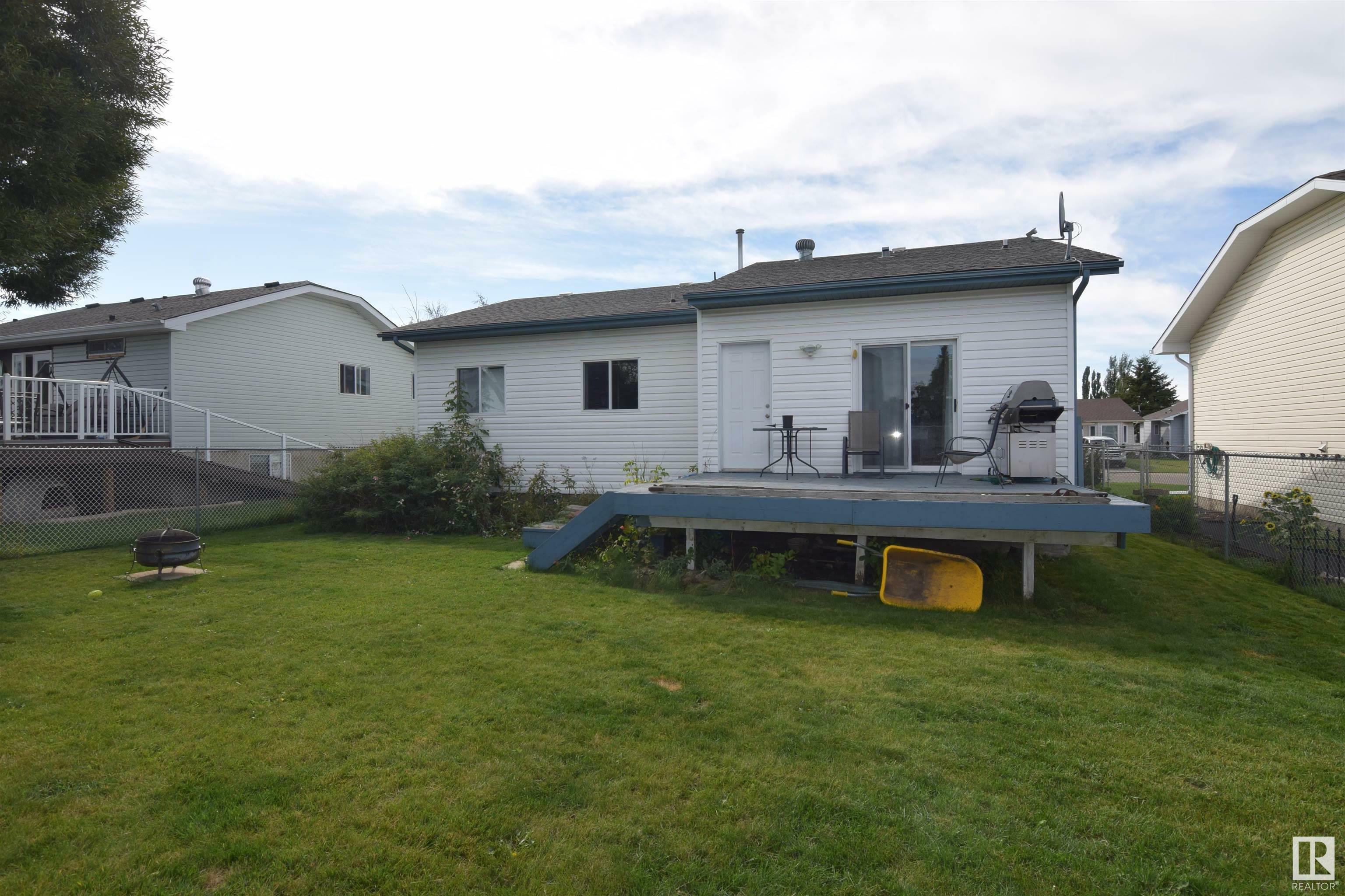 Property Photo:  10 Grassview Crescent  AB T7X 3H3 