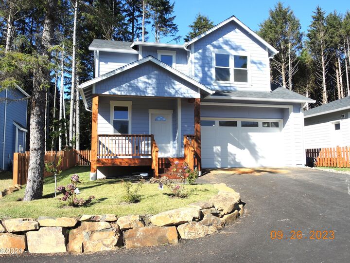 Property Photo: 427 SE Winchell Street OR 97341