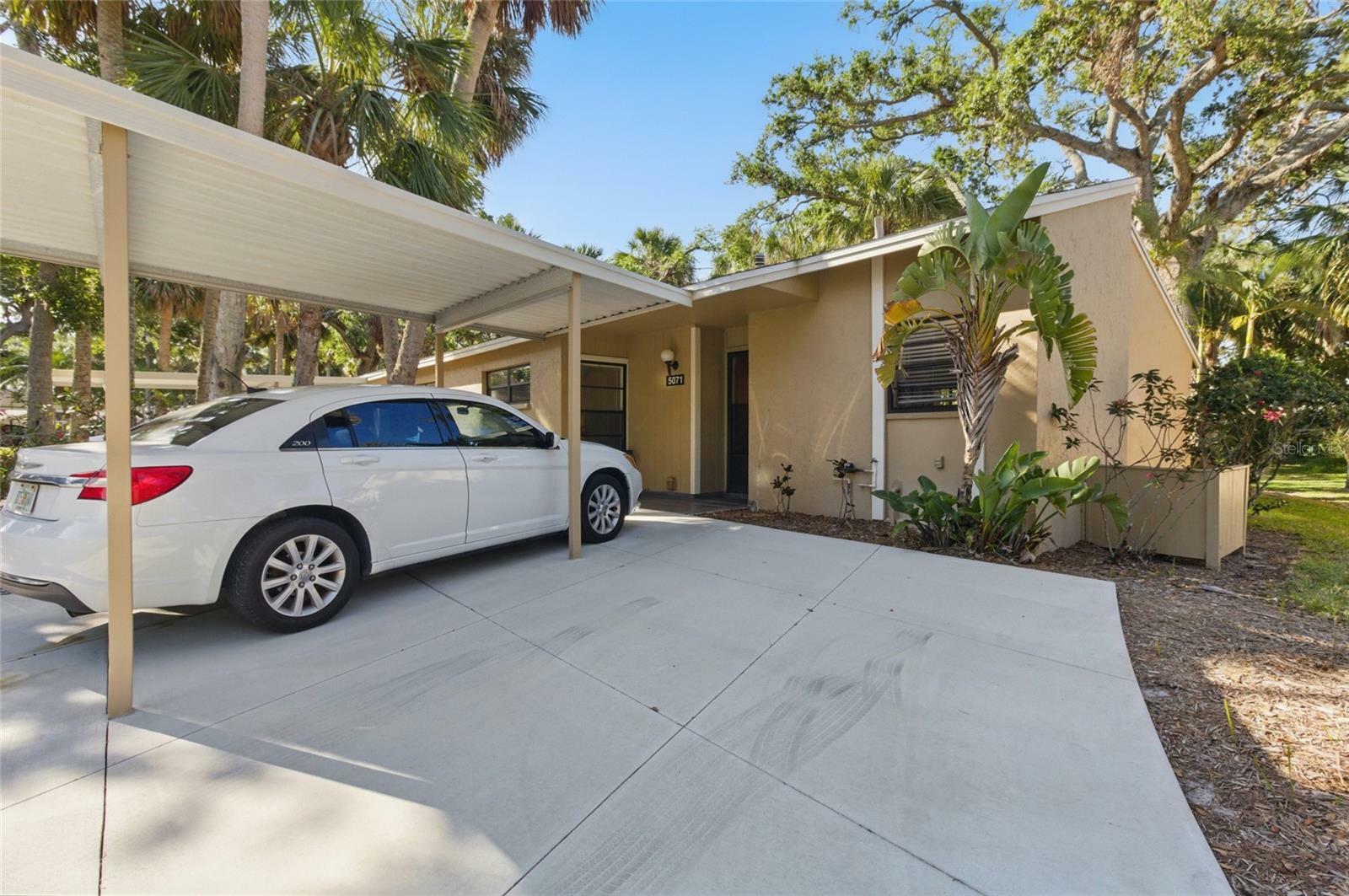 Property Photo:  5071 Village Gardens Drive 5  FL 34234 