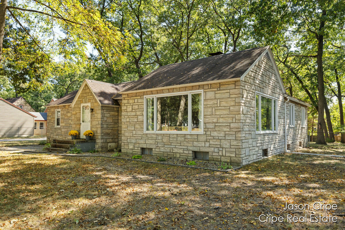 Property Photo:  1224 40th Street SW  MI 49509 