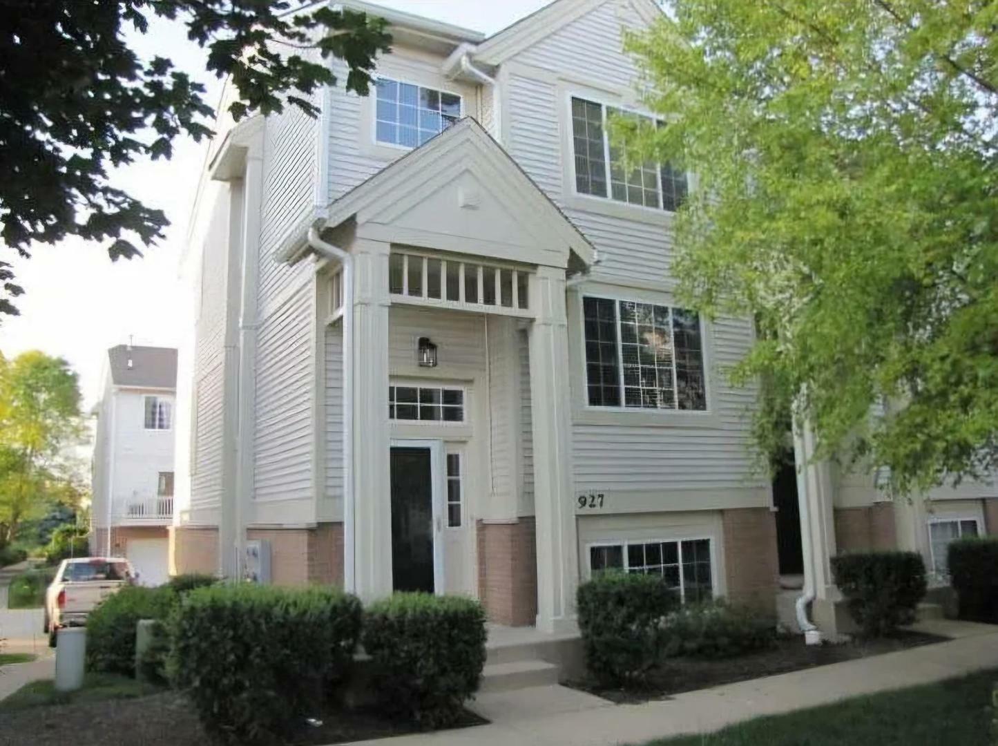 Property Photo:  927 Pheasant Trail 927  IL 60174 