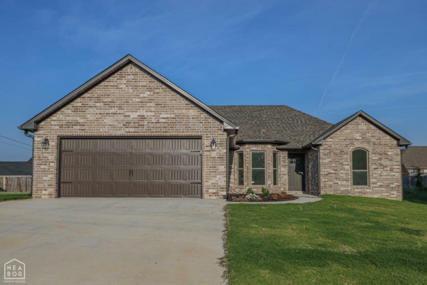 Property Photo: 2002 N 8 1/2 AR 72450