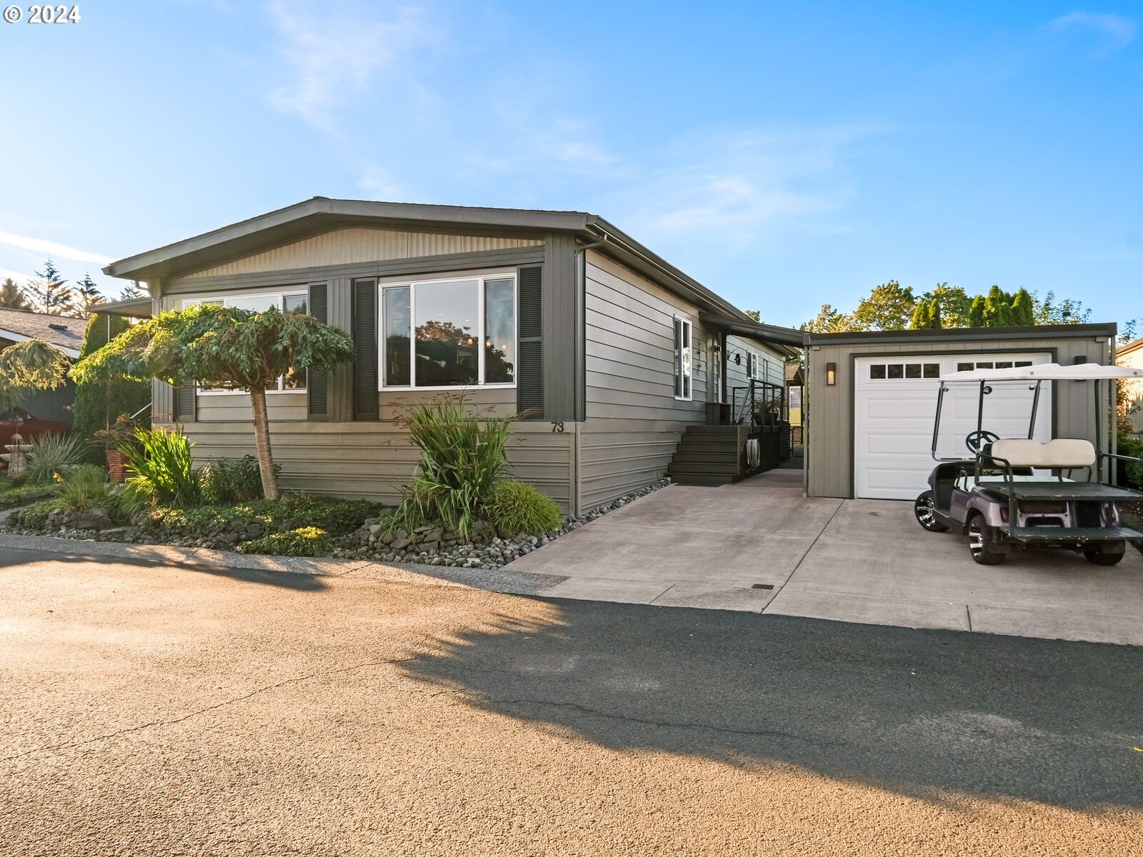 Property Photo:  900 NE Francis Ave 73  OR 97030 