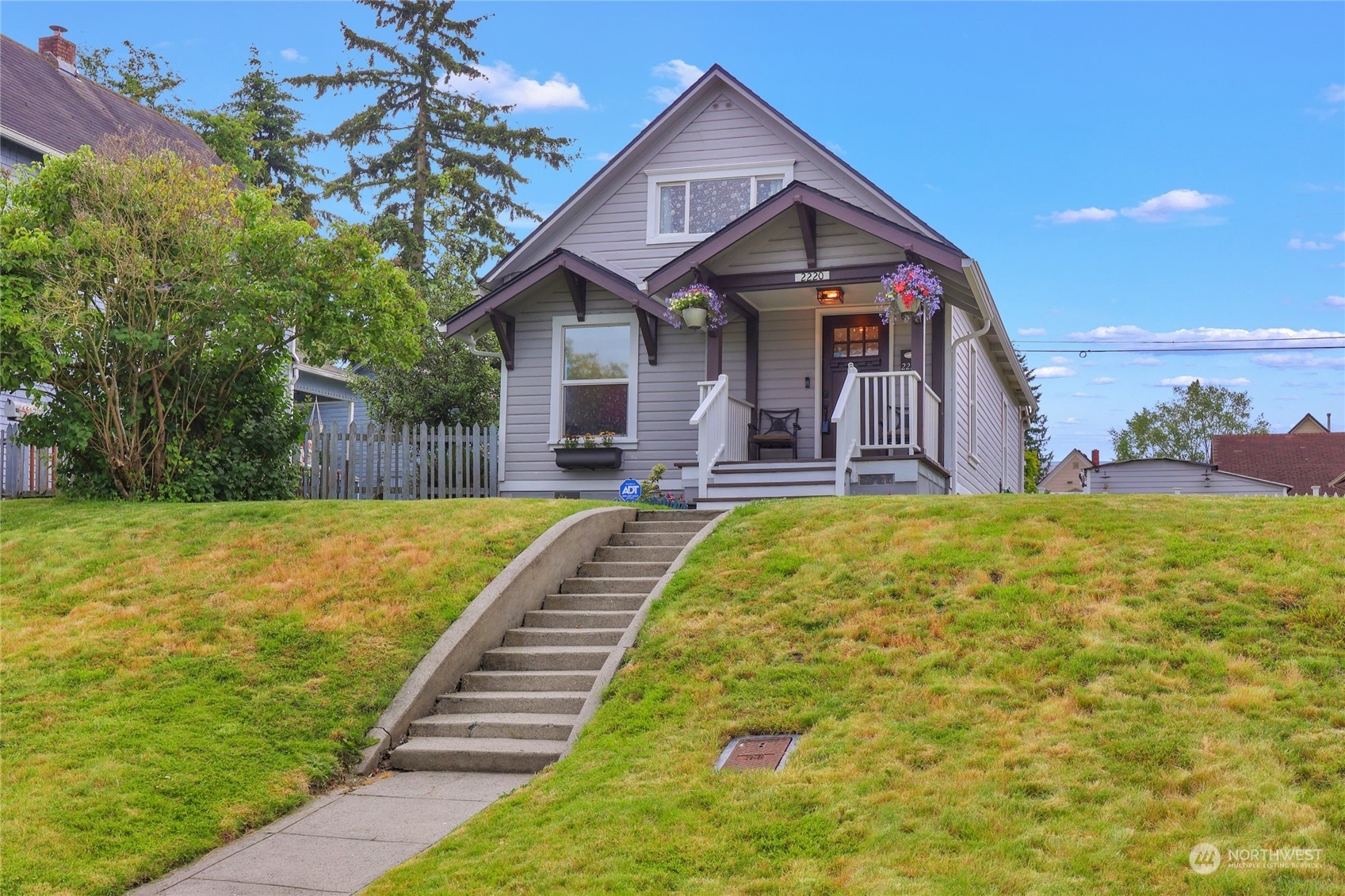 Property Photo:  2220 Oakes Avenue  WA 98201 