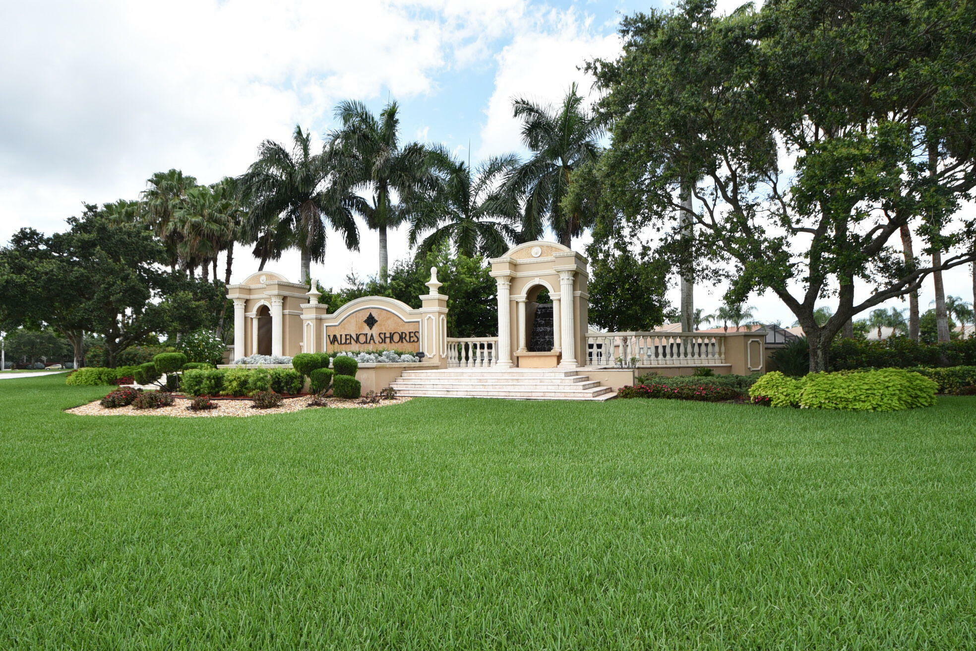 Property Photo:  8821 Laguna Royale Points  FL 33467 