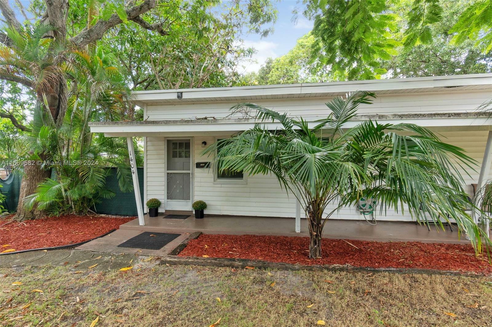 Property Photo:  1402 NE 36th St 1404  FL 33334 