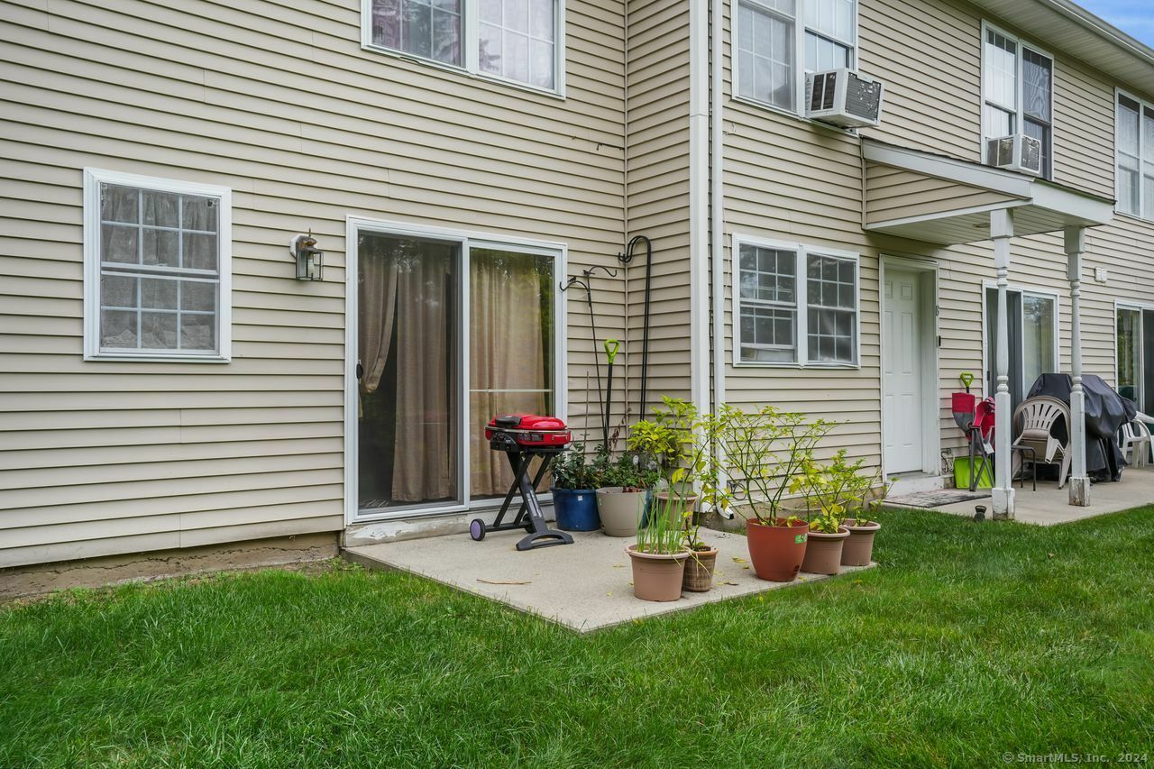 Property Photo:  92 Hamden Avenue Apt 4  CT 06704 