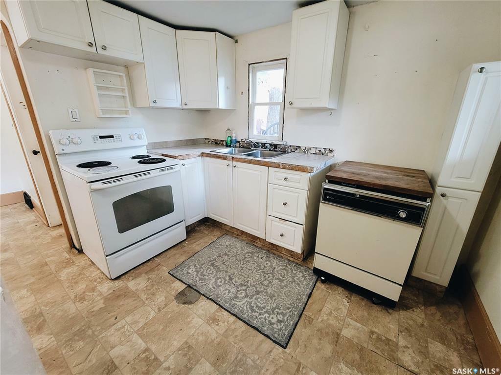 Property Photo:  428 B Avenue N  SK S7L 1E4 