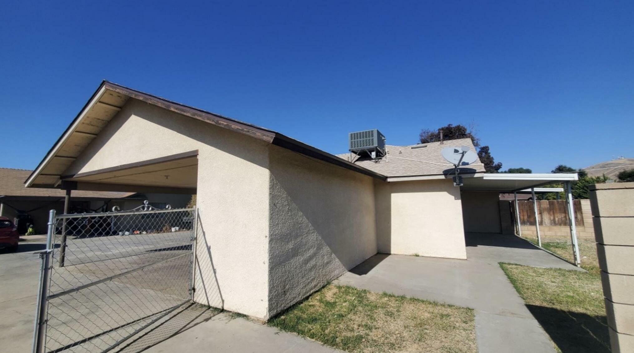 Property Photo:  901 Julieann Lane  CA 93257 