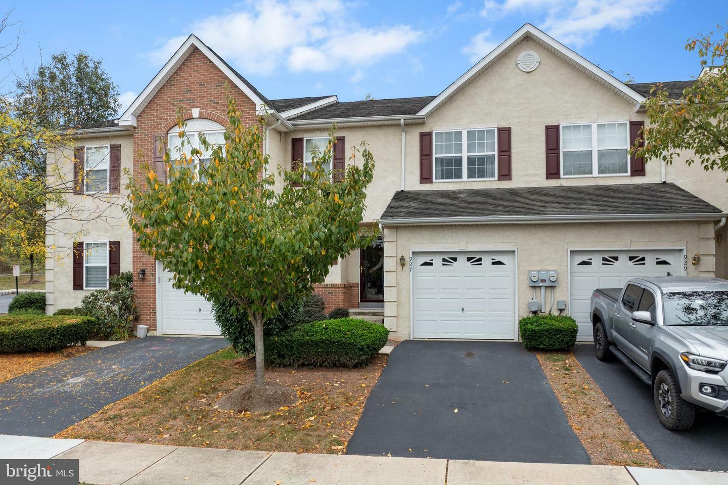 Property Photo:  927 Avondale Drive  PA 18076 