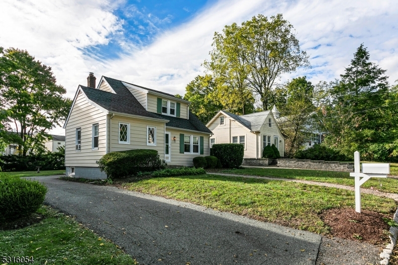 Property Photo:  9 Brookside Ave  NJ 07920 