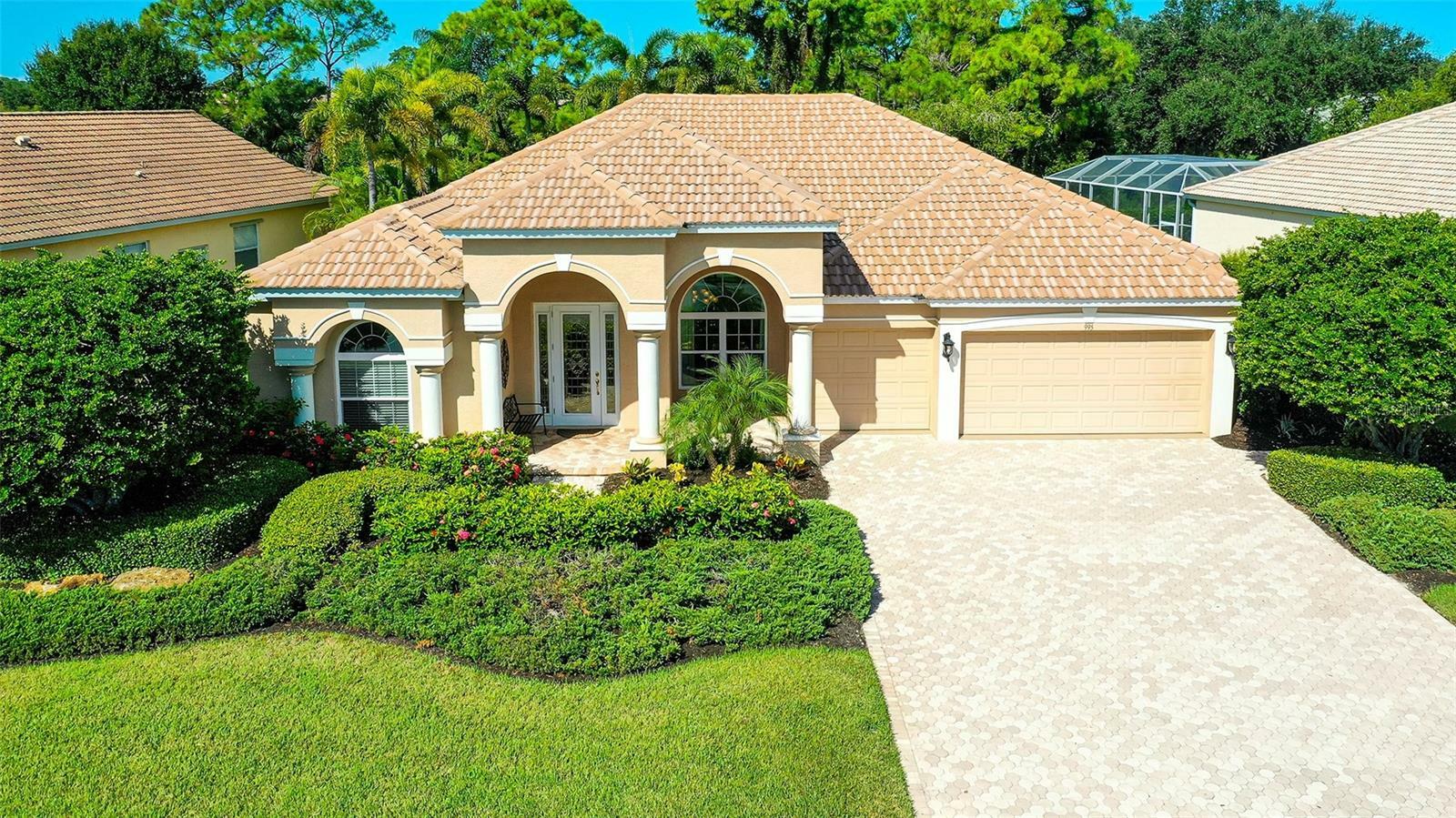 Property Photo:  995 Scherer Way  FL 34229 