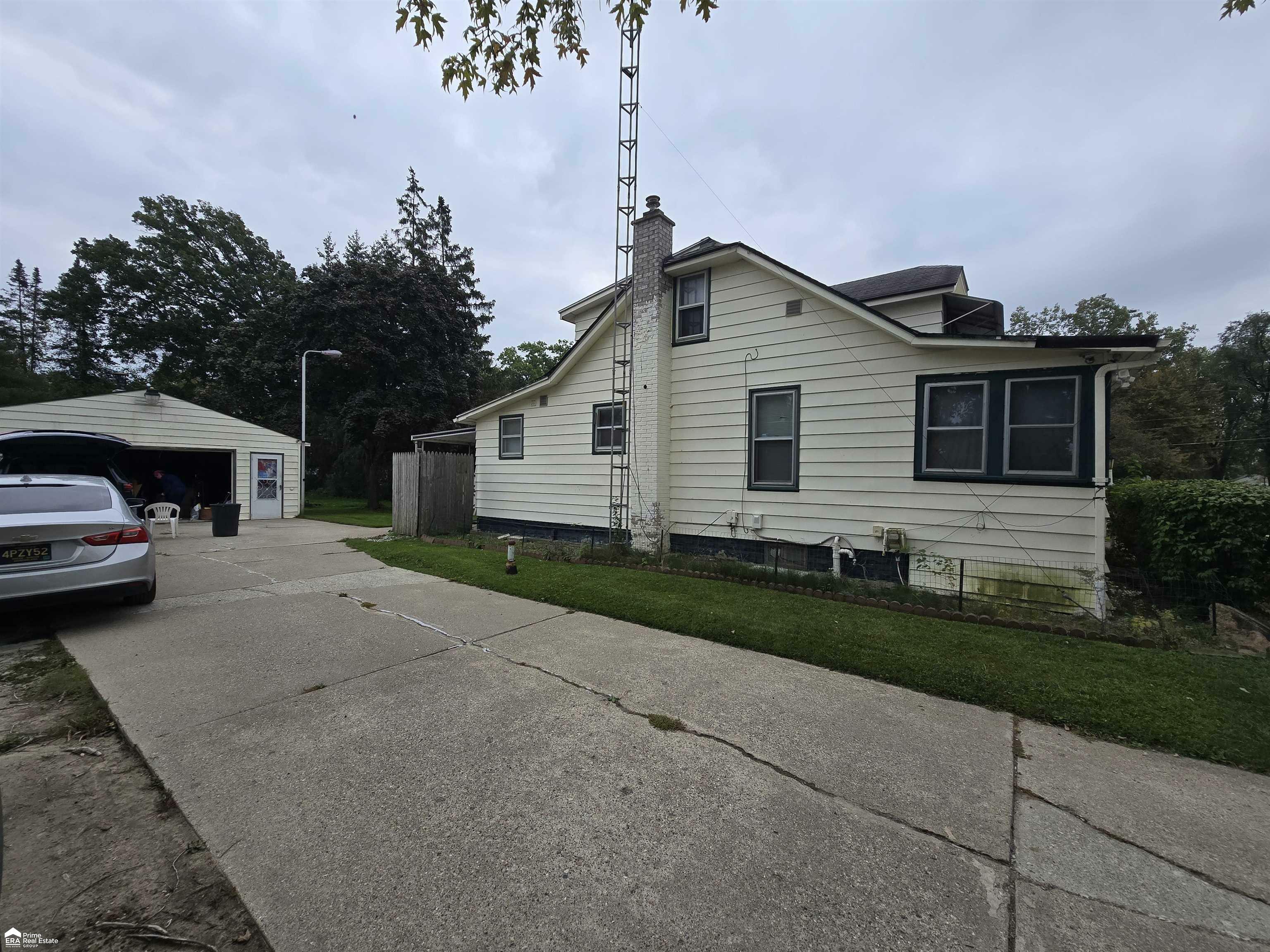 Property Photo:  2538 McCollum Avenue  MI 48504 