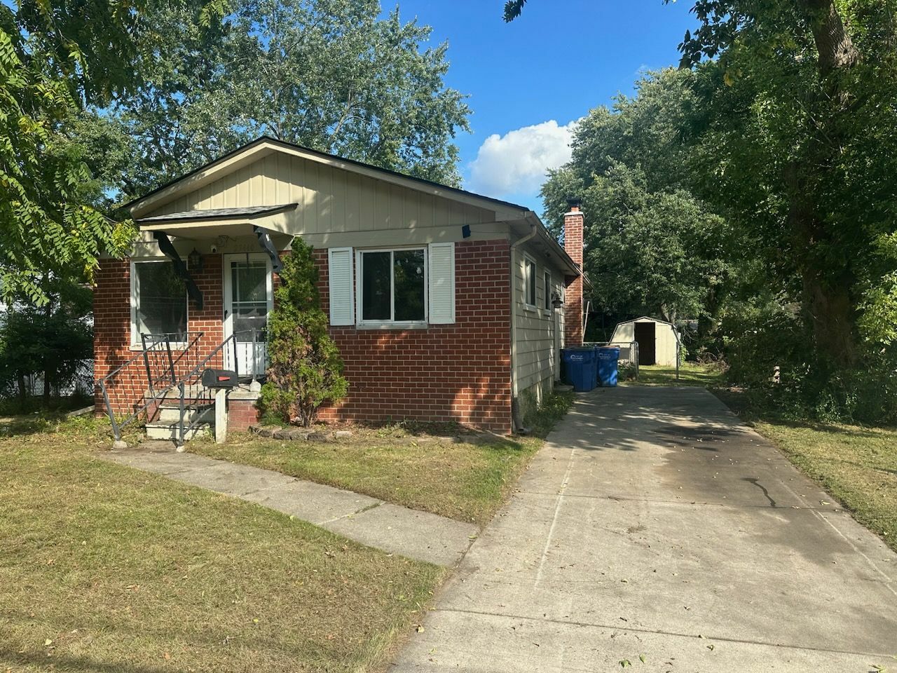 Property Photo:  25460 Eureka Drive  MI 48091 1401 