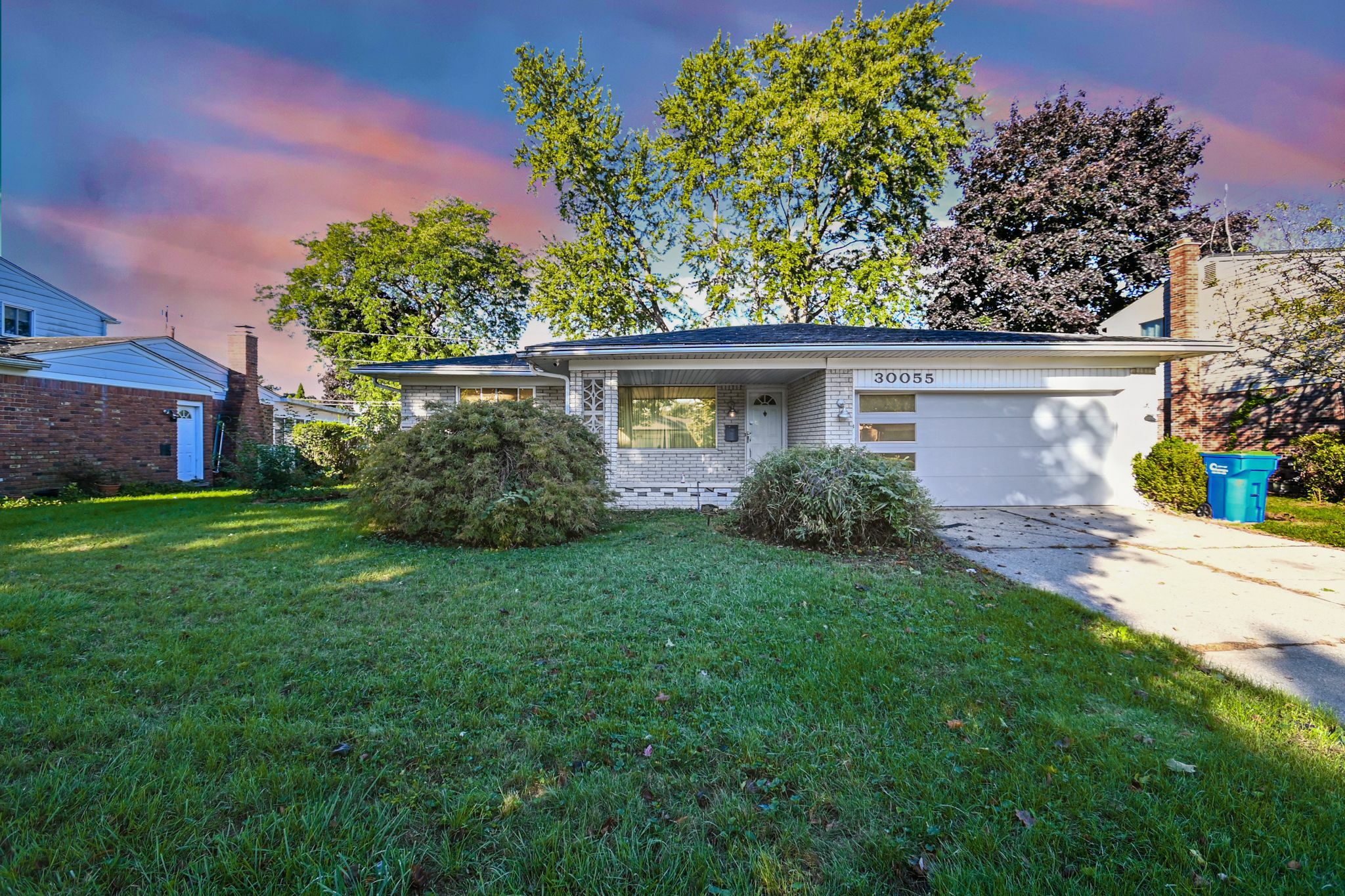 Property Photo:  30055 Woodhouse Drive  MI 48092 1856 