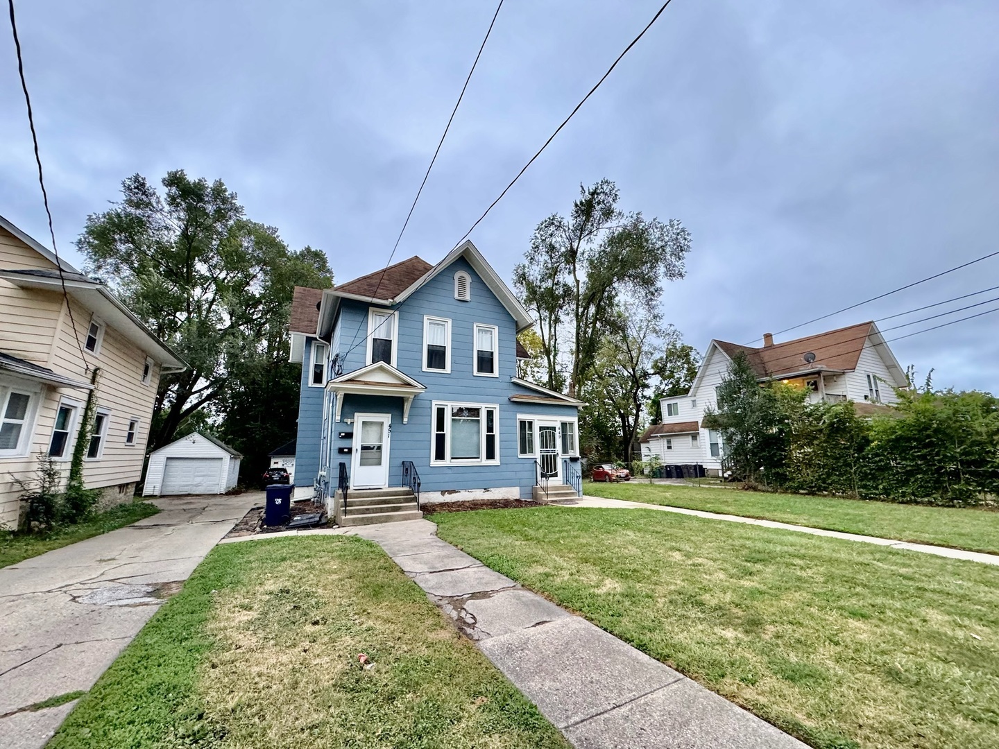 Property Photo:  449 Addison Street 1A  IL 60120 