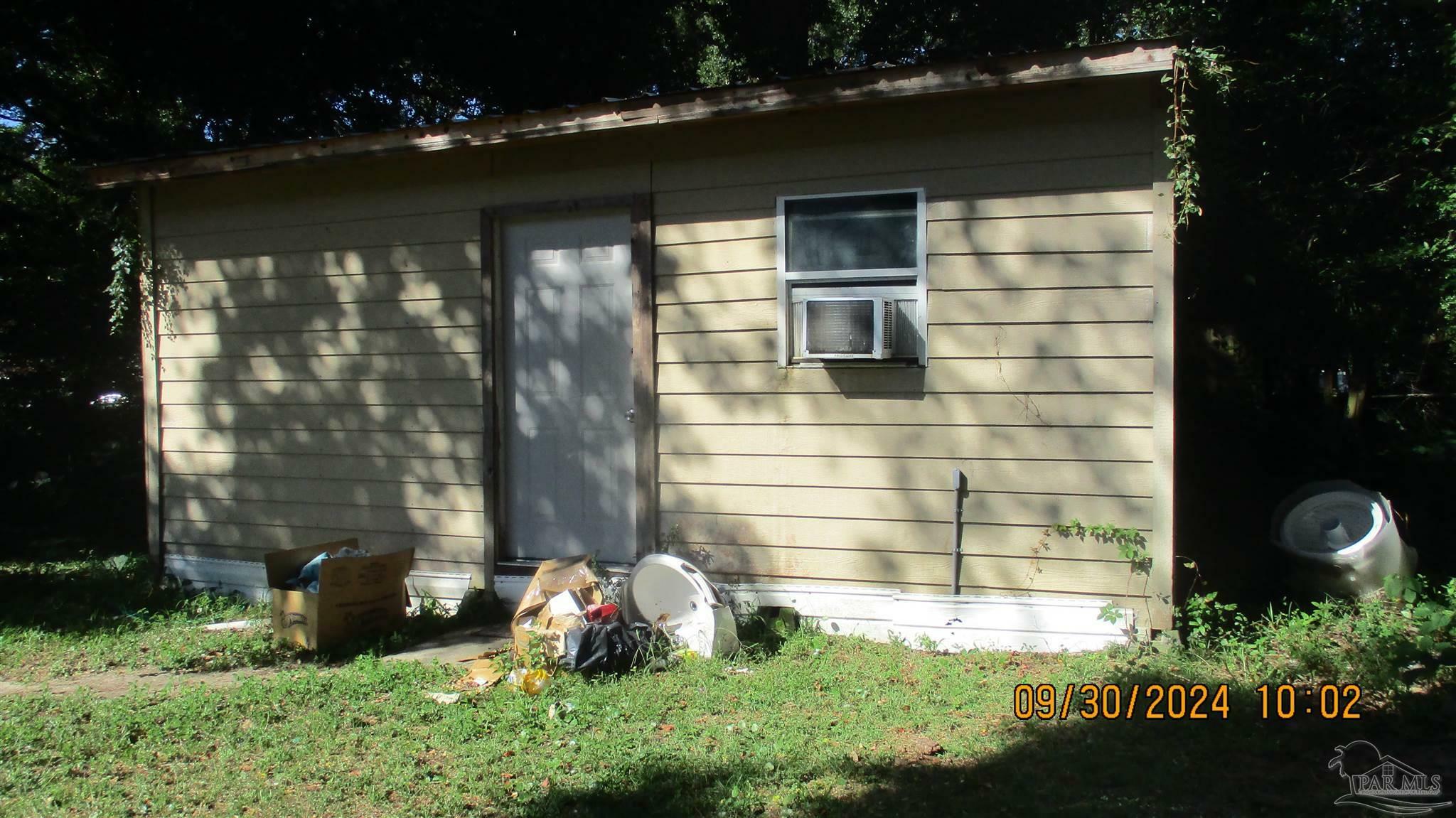 Property Photo:  3820 Ward Blvd  FL 32505 