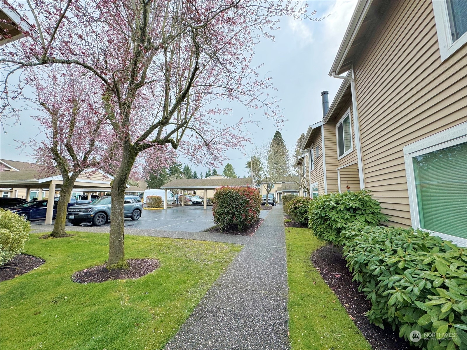 Property Photo:  1200 S 237th Lane 1702  WA 98198 